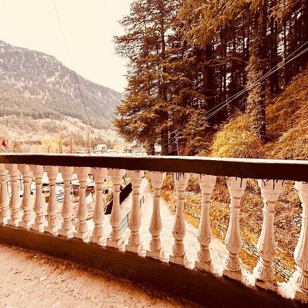 Hotel Daulat Manali Екстериор снимка