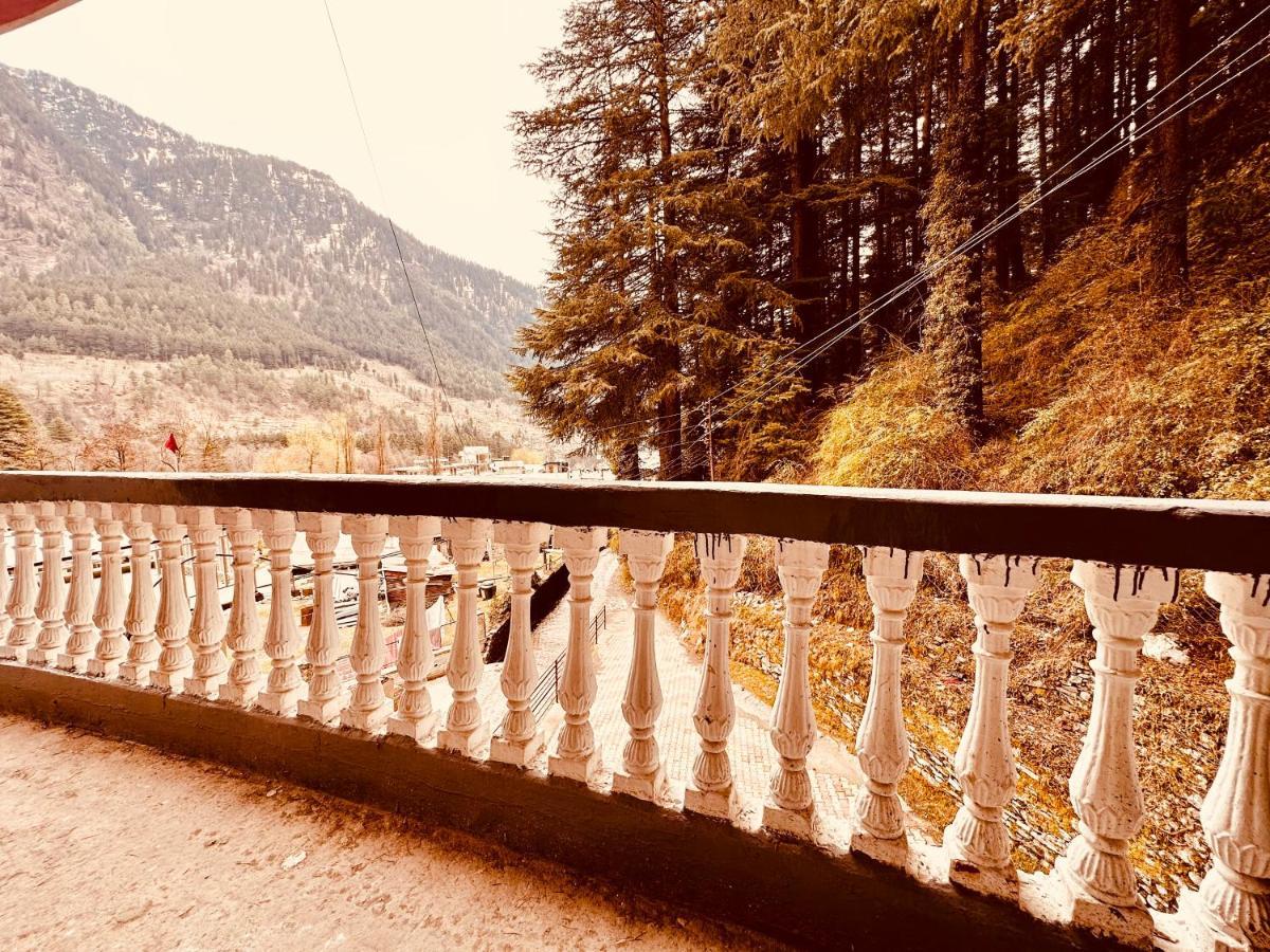 Hotel Daulat Manali Екстериор снимка
